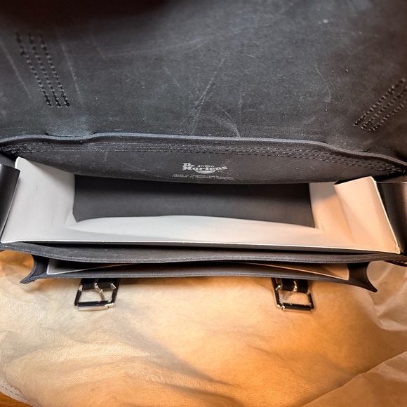 Dr. Martens Classic Black Messenger 11in Bag - Picture 10 of 13